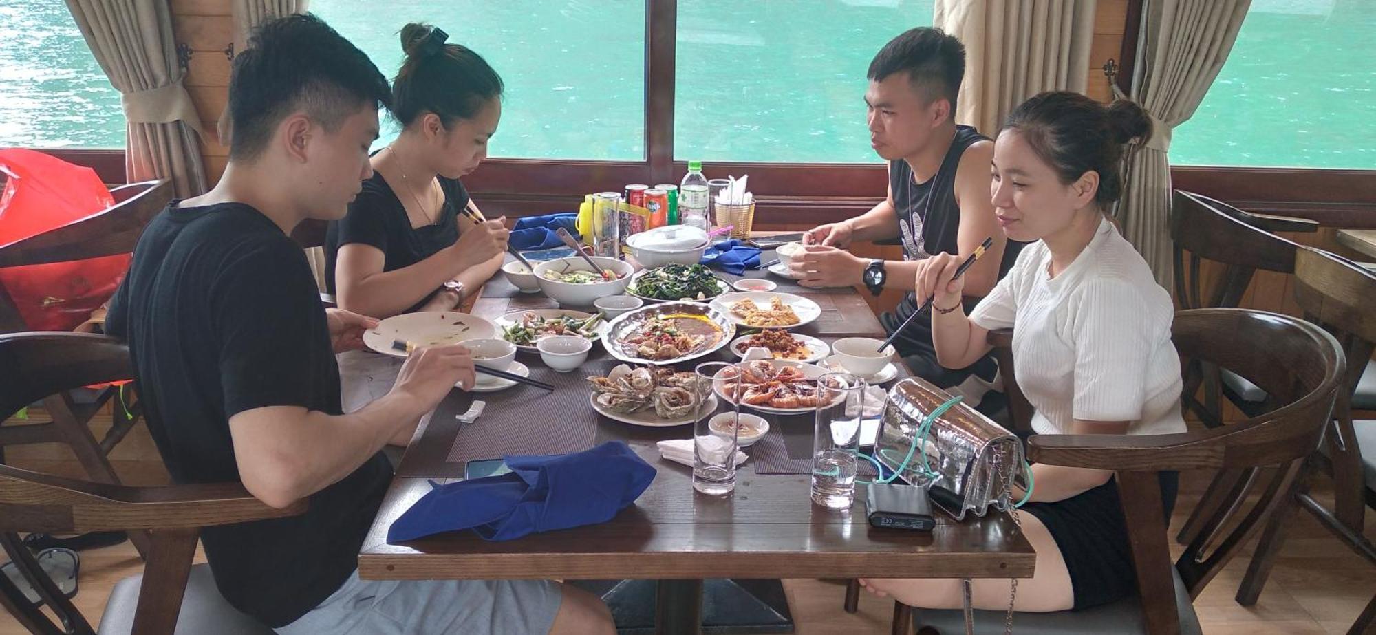 Cat Ba Victory Hostel Dong Khe Sau エクステリア 写真