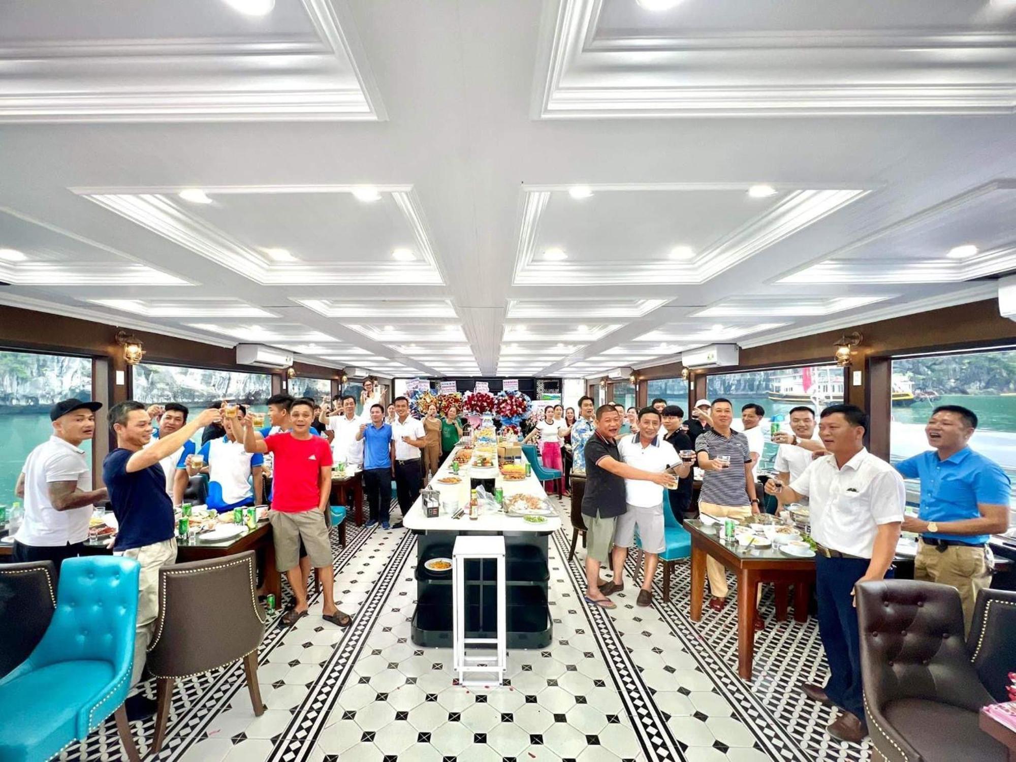 Cat Ba Victory Hostel Dong Khe Sau エクステリア 写真